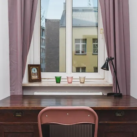 Riverside Center With Classic Vibes - By Upstairs *